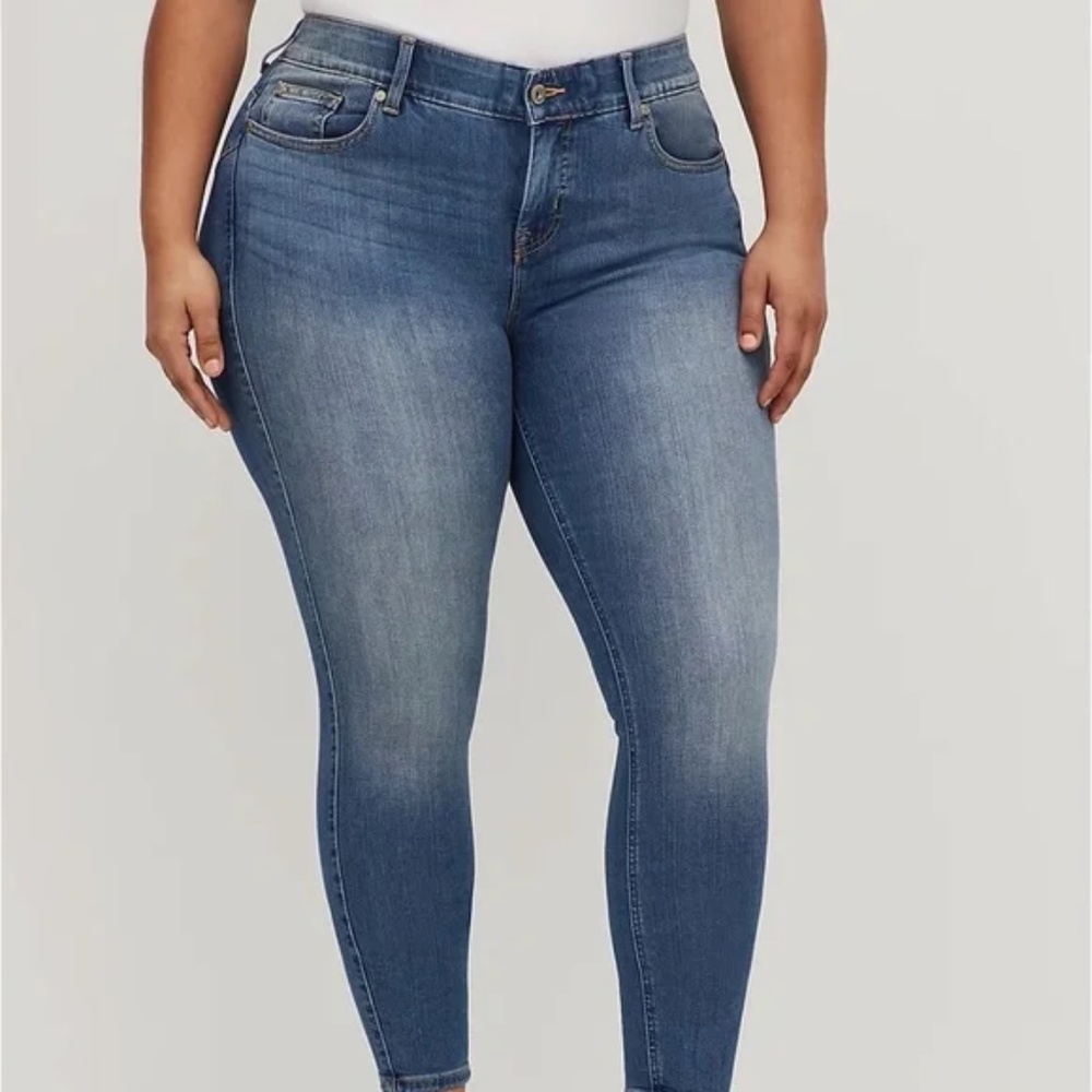 Torrid Premium Bombshell Skinny Jean Size 18